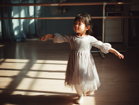 u2933761673_A_Japanese_child_around_5_years_old_practicing_da_e7f4a6f5-b6f4-4917-a40f-5a0f197832df_3 (1).png