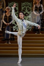 バレエをする男性が急増中！初心者必見の衣装やメイクに関して解説